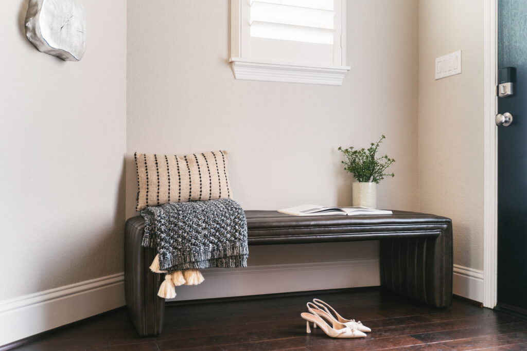 Small Functional Modern Contemporary Entryway Foyer Design for your home