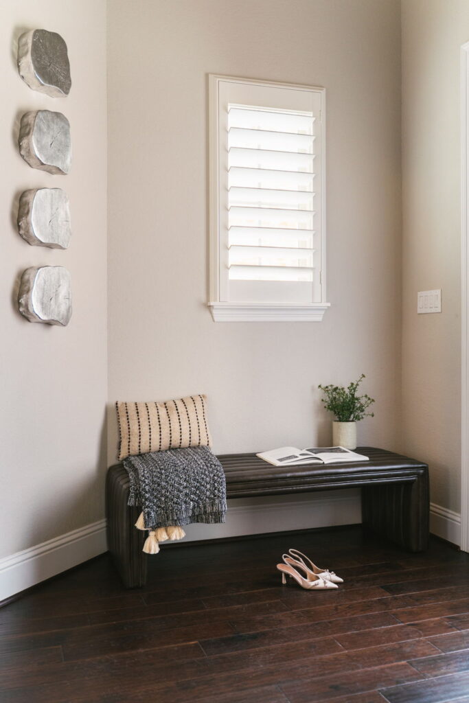 Small Functional Modern Contemporary Entryway Foyer Design for your home